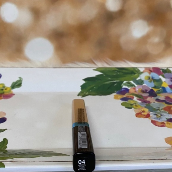 L'Oréal Paris Infallible Pro Glow Concealer Natural Beige 04 - Picture 4 of 4